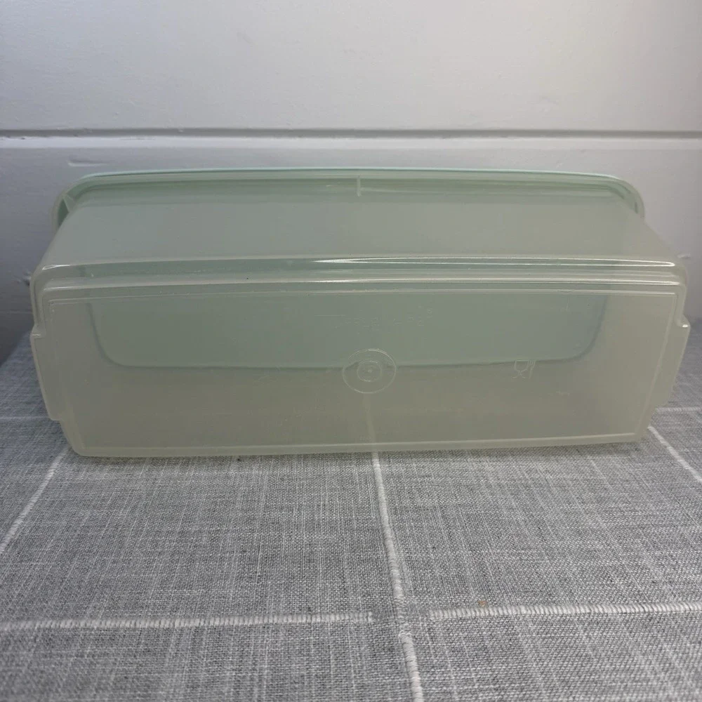 Tupperware bread box